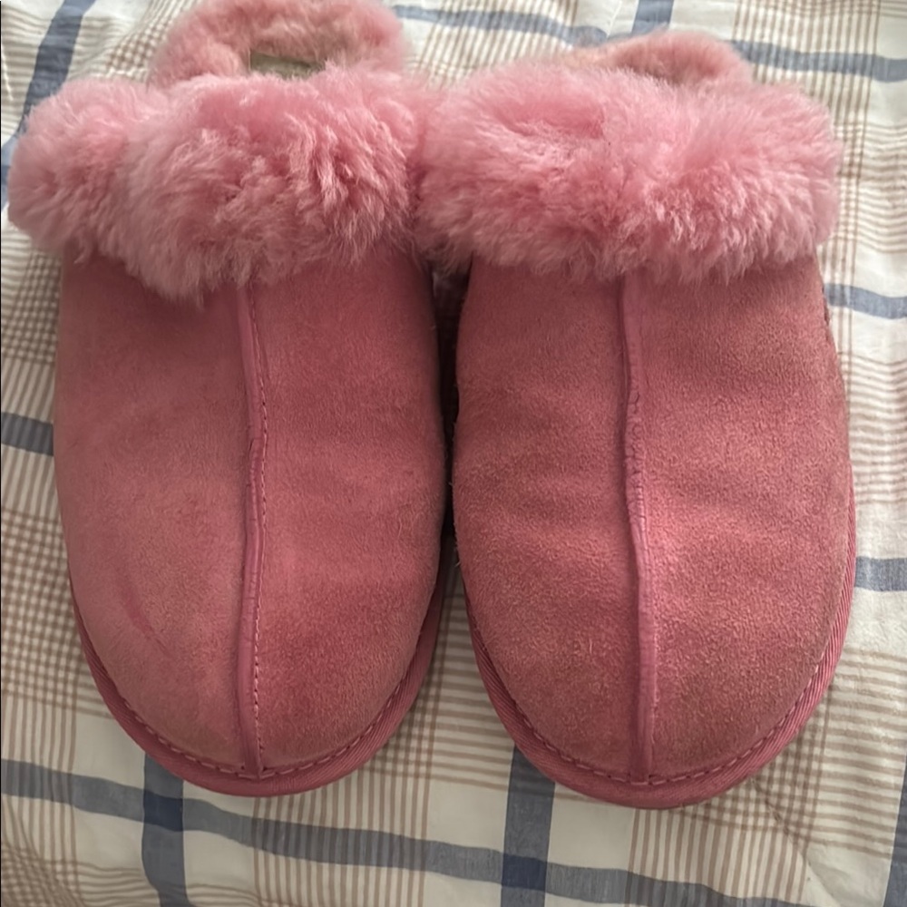 UGG Pink Fuzzy Slippers Cozy Indoor Footwear - Picture 4 of 5